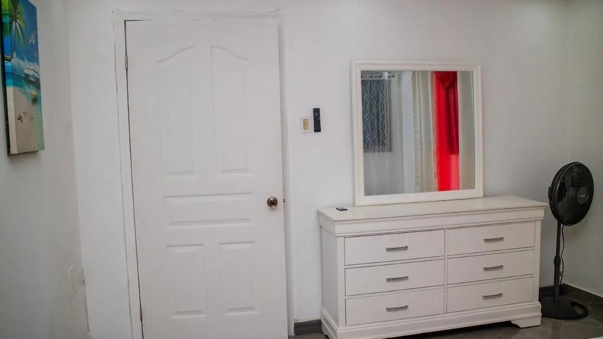 Luxury And Cozy Oasis W 24Hrs Pool Access At The Vineyard Kingston Διαμέρισμα 0*,  Τζαμάικα